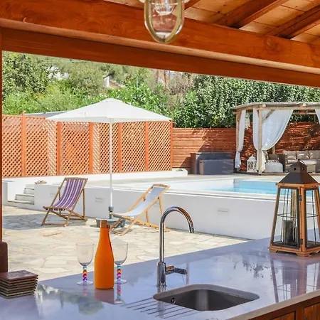 Beachside Causton With Private Pool Villa *