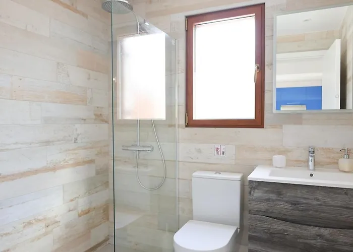 Villa Beachside Causton With Private Pool *