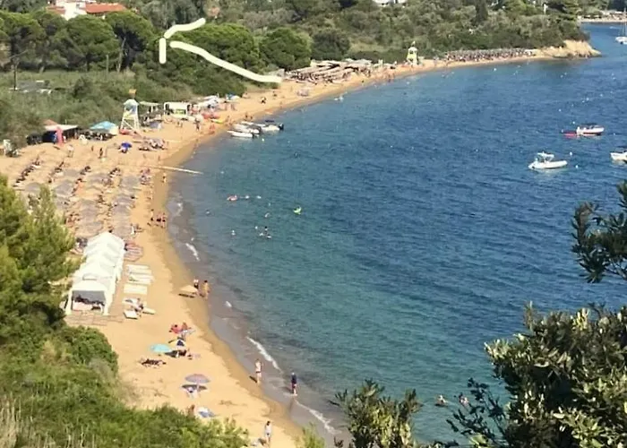 Villa Beachside Causton With Private Pool