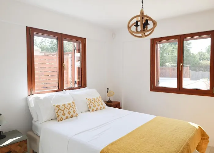 Villa Beachside Causton With Private Pool *