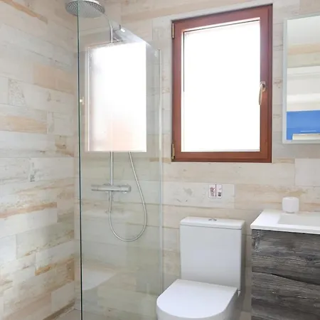 וילה Beachside Causton With Private Pool *