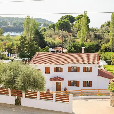Beachside Causton With Private Pool וילה *