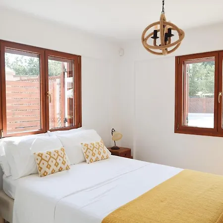 וילה Beachside Causton With Private Pool *