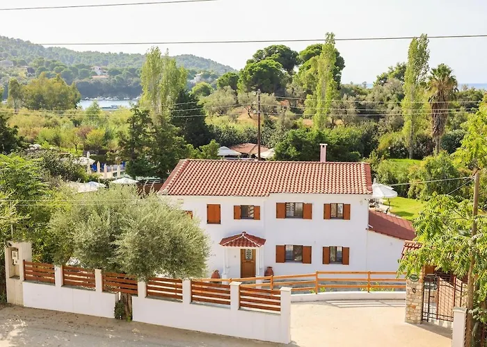 Beachside Causton With Private Pool Villa *