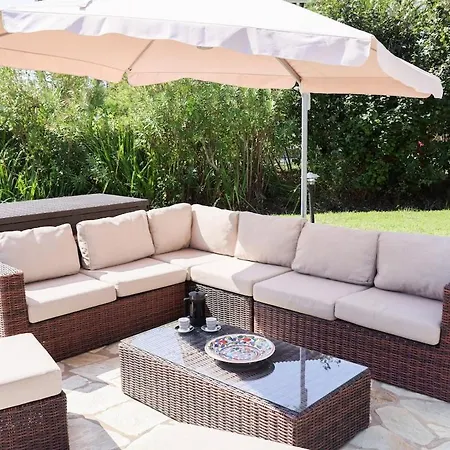 Beachside Causton With Private Pool *