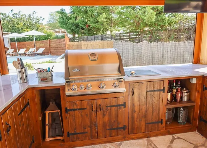 Beachside Causton With Private Pool Platanias (Skiathos)